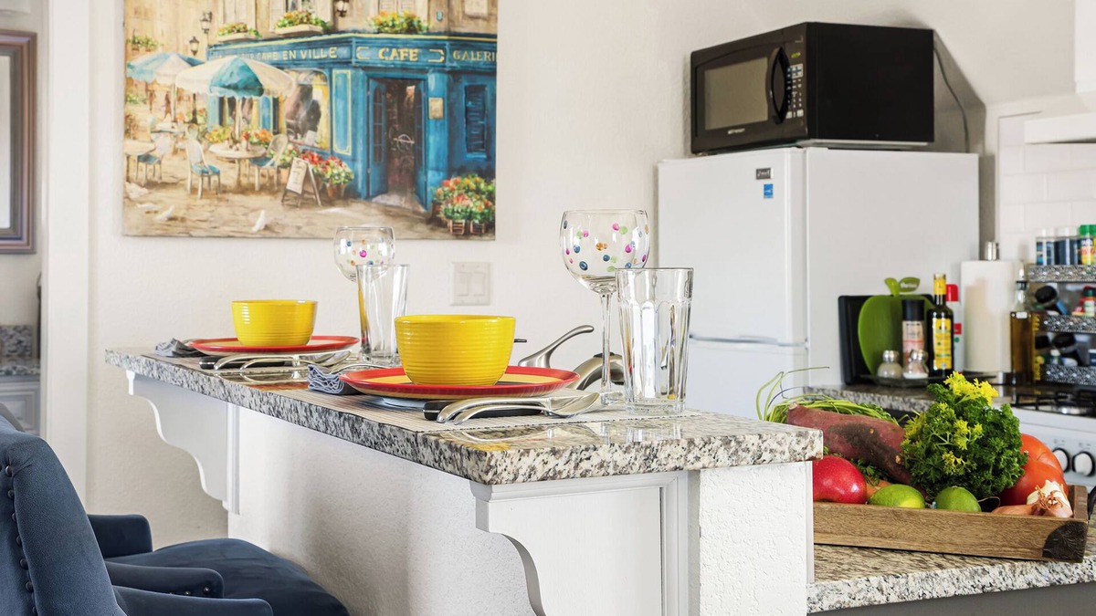 Baker Apartment | Baker Studio-Fast WiFi, Kitchen, W/D