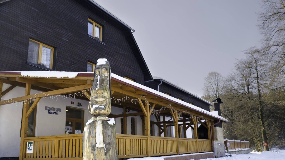 Radesin Hotel | Balónový hotel a pivovar