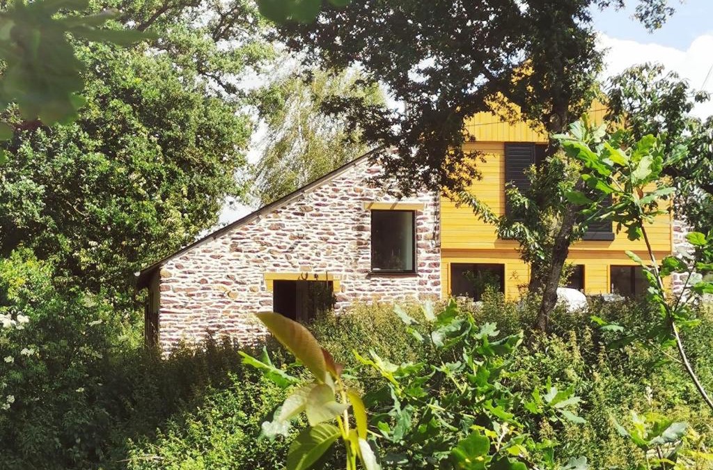 Saint-Gonlay Bed & Breakfast | Balades entre bois et rivières, Chambre à Brocéliande