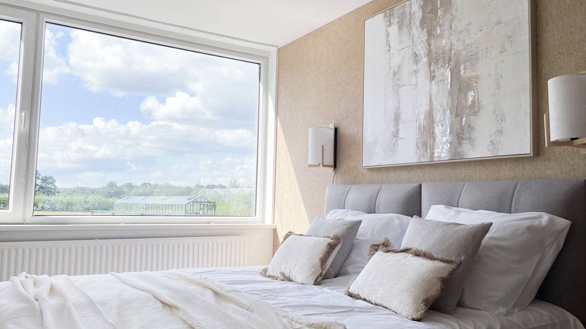 Municipality of Tilburg Apartment | Balance your books and your wellbeing! Study-friendly space near University Tilburg with relaxing nature walks nearby. Shared kitchen, laundry, and free parking make life easier.