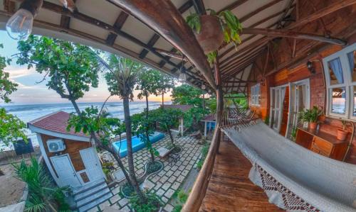 Pochomil House | Balcony Bedroom Suite w Romantic Sunsets - AC - Pool