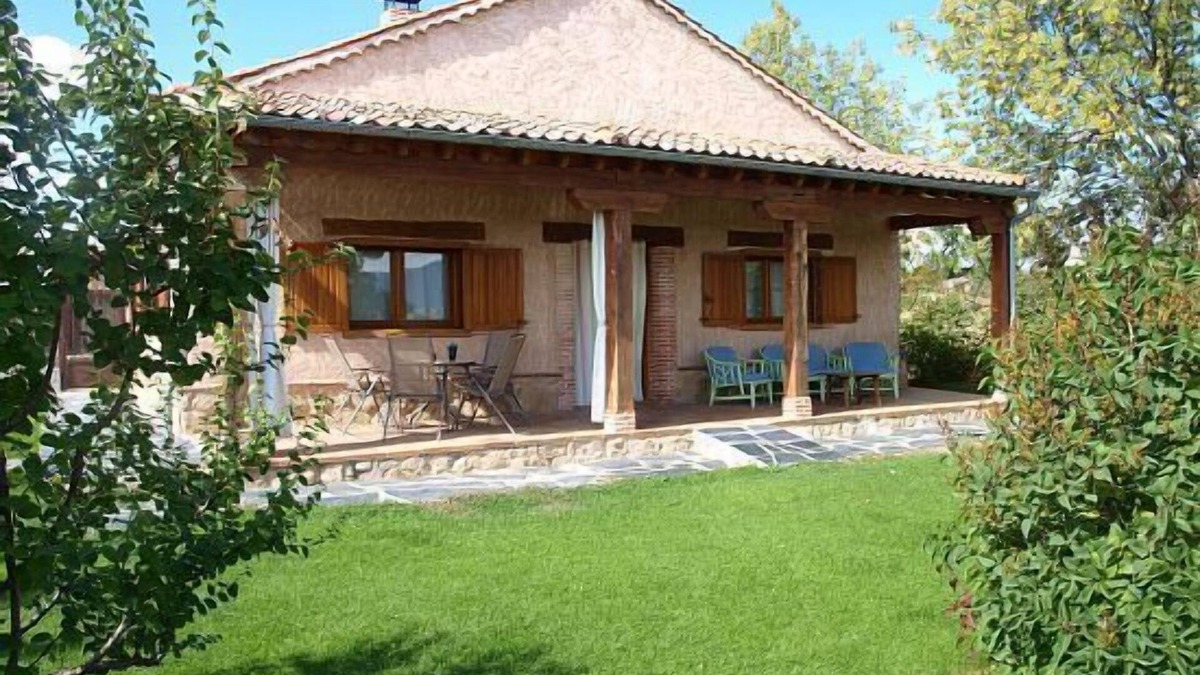 Torreiglesias Cottage | Balcony of Nut I: private garden of 500 m2, wifi, barbecue, fireplace, pets.