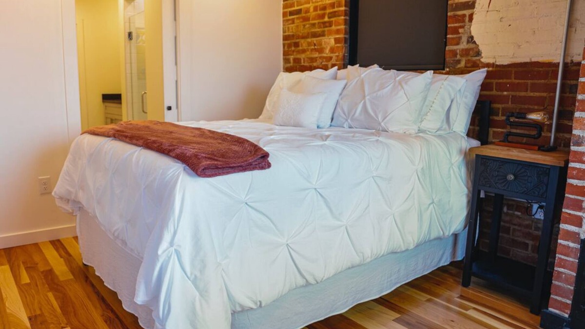 Glasgow Apartment | Balcony on Broadway - Enjoy the fire on the rooftop balcony in historic Glasgow.