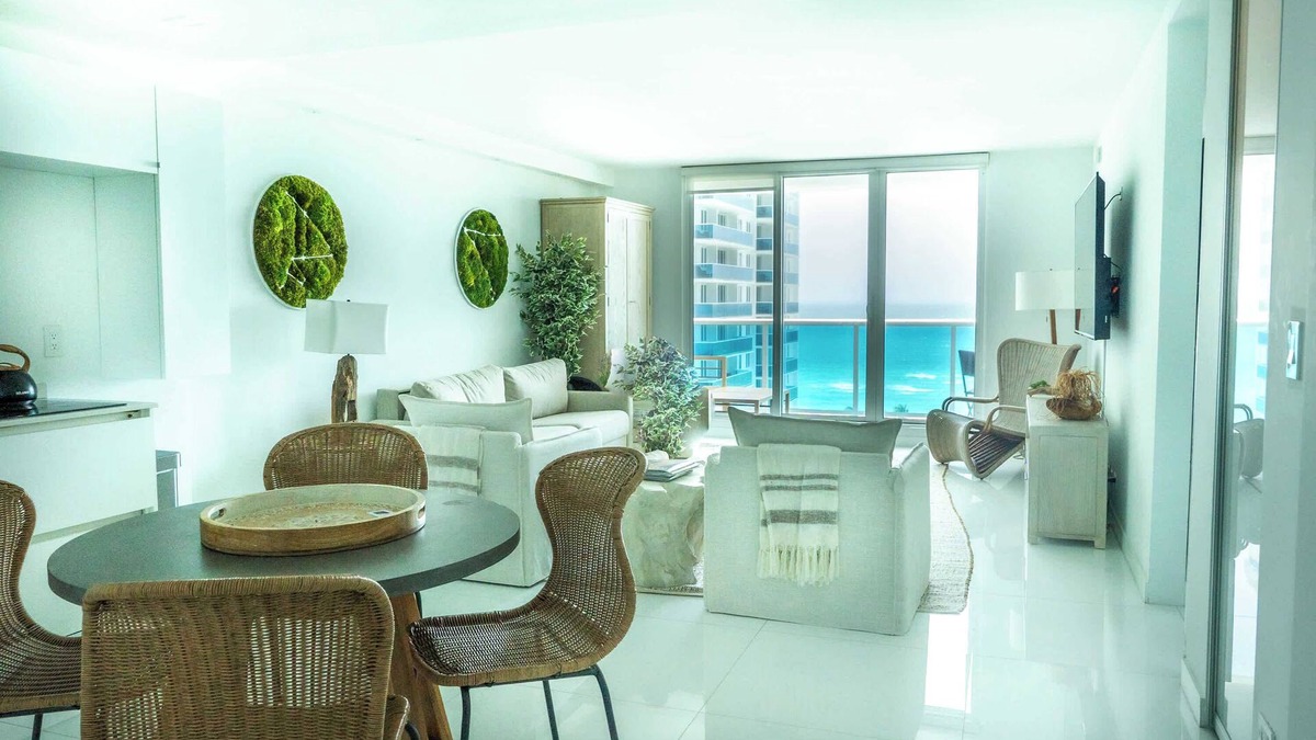 South Beach Apartment | Balcony on the Sand - Oceanfront Apartment for 4 with Resort Amenities