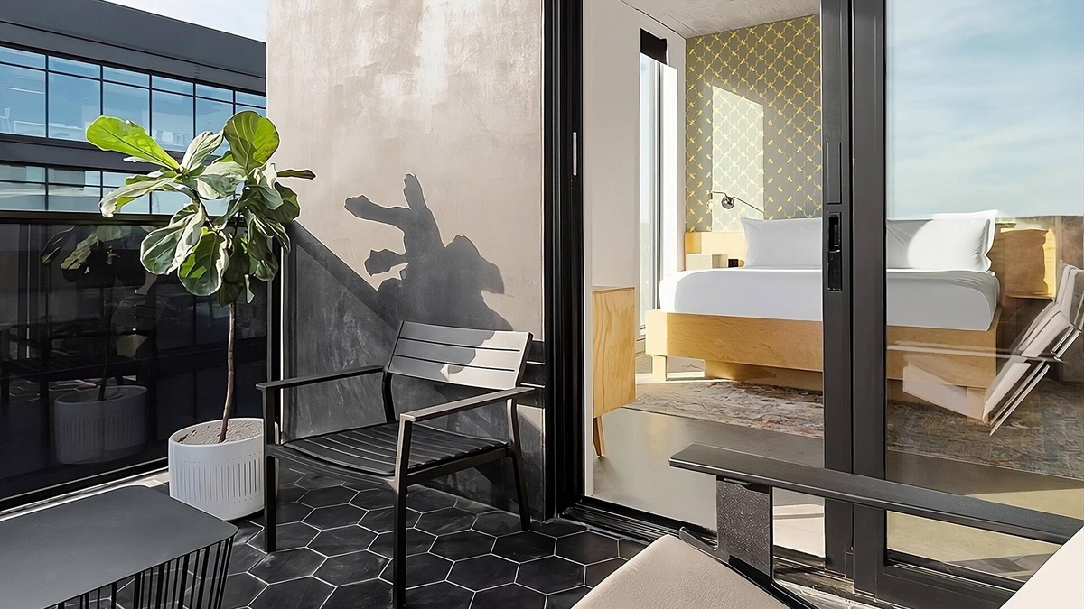 East Cesar Chavez Hotel | Balcony Room at Arrive Austin, City Views, Pets Are Welcome!