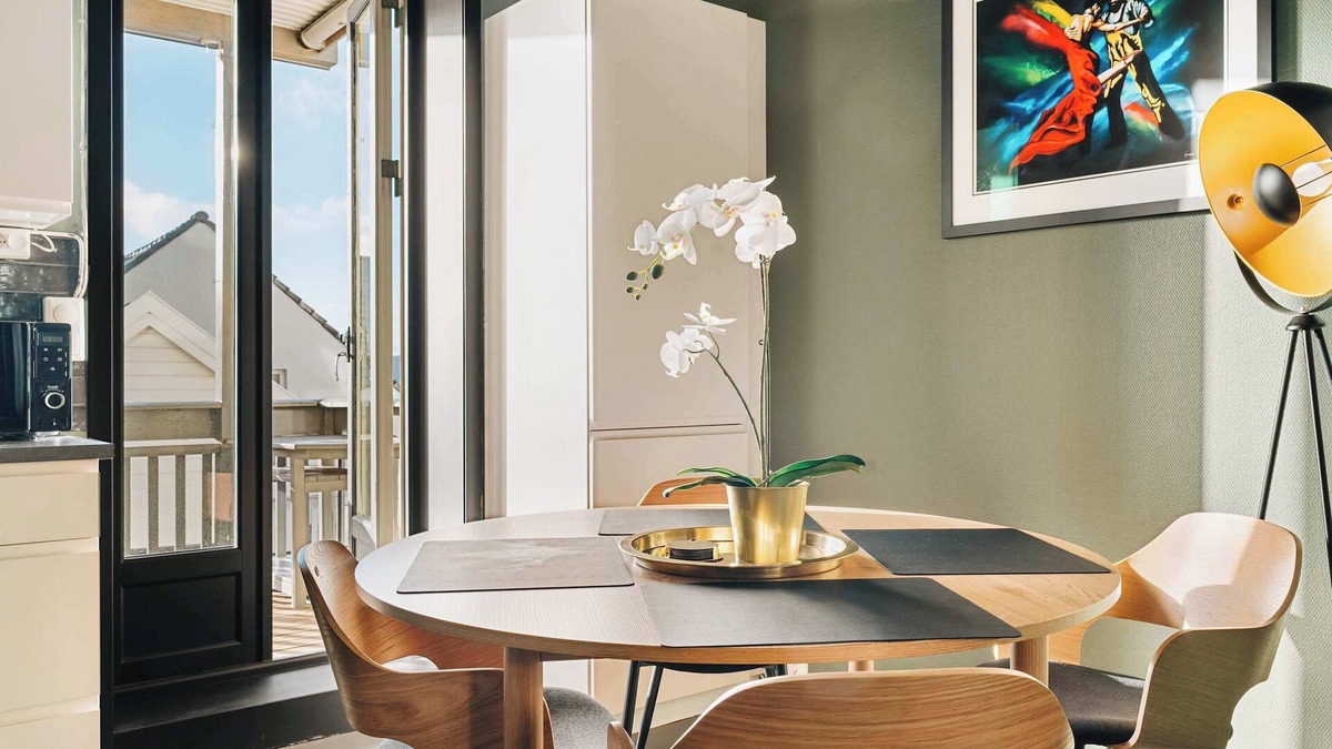 Bergenhus Apartment | Balcony & Sea Views l 800 m to Bryggen