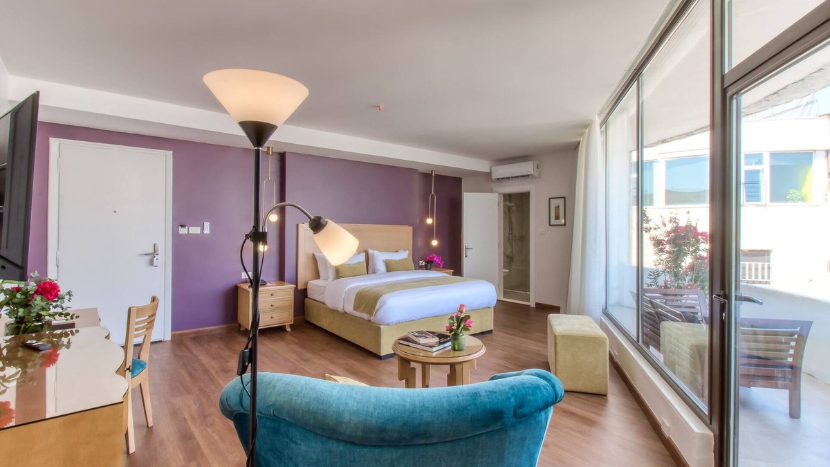 Al Swaifyeh Apartment | Balcony Suite - The Liwan Hotel