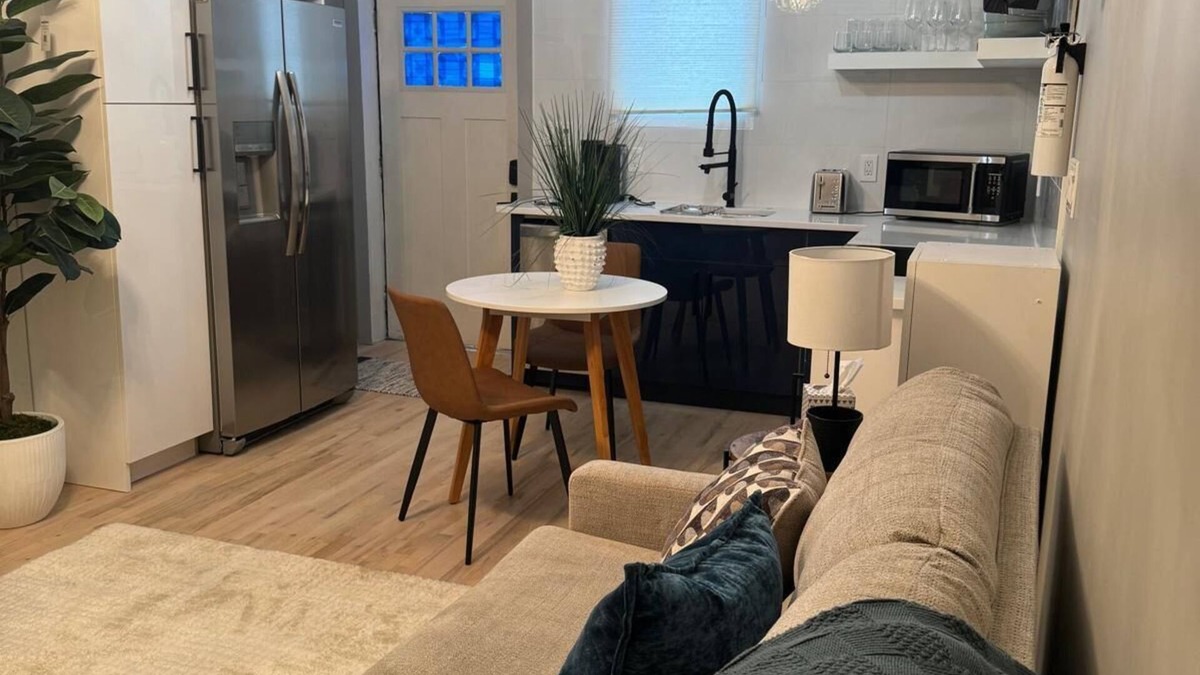 Baldwin Apartment | Baldwin's Bijou Studio Apartment w/a/c, queen bed