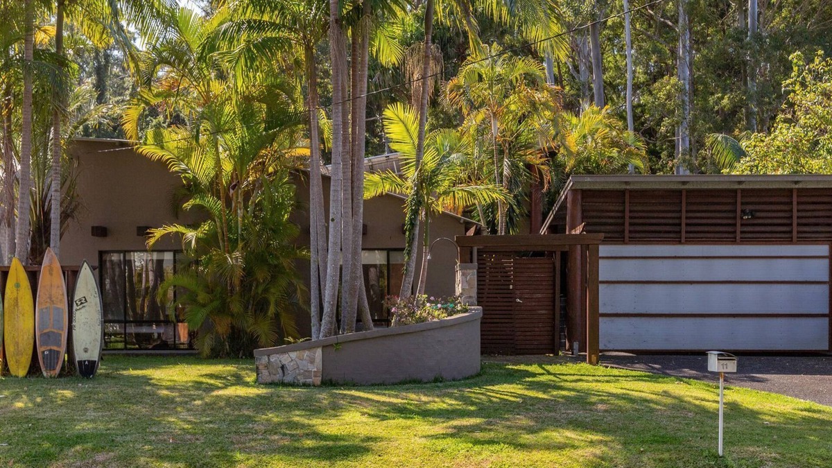 Tarbuck Bay House | Bali by the Bay- Coastal retreat in Tarbuck Bay