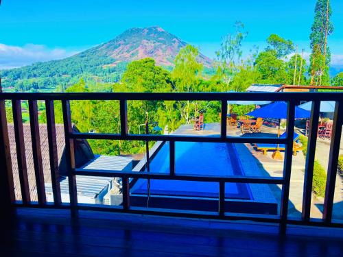 Songan House | Bali Cottages Lake View