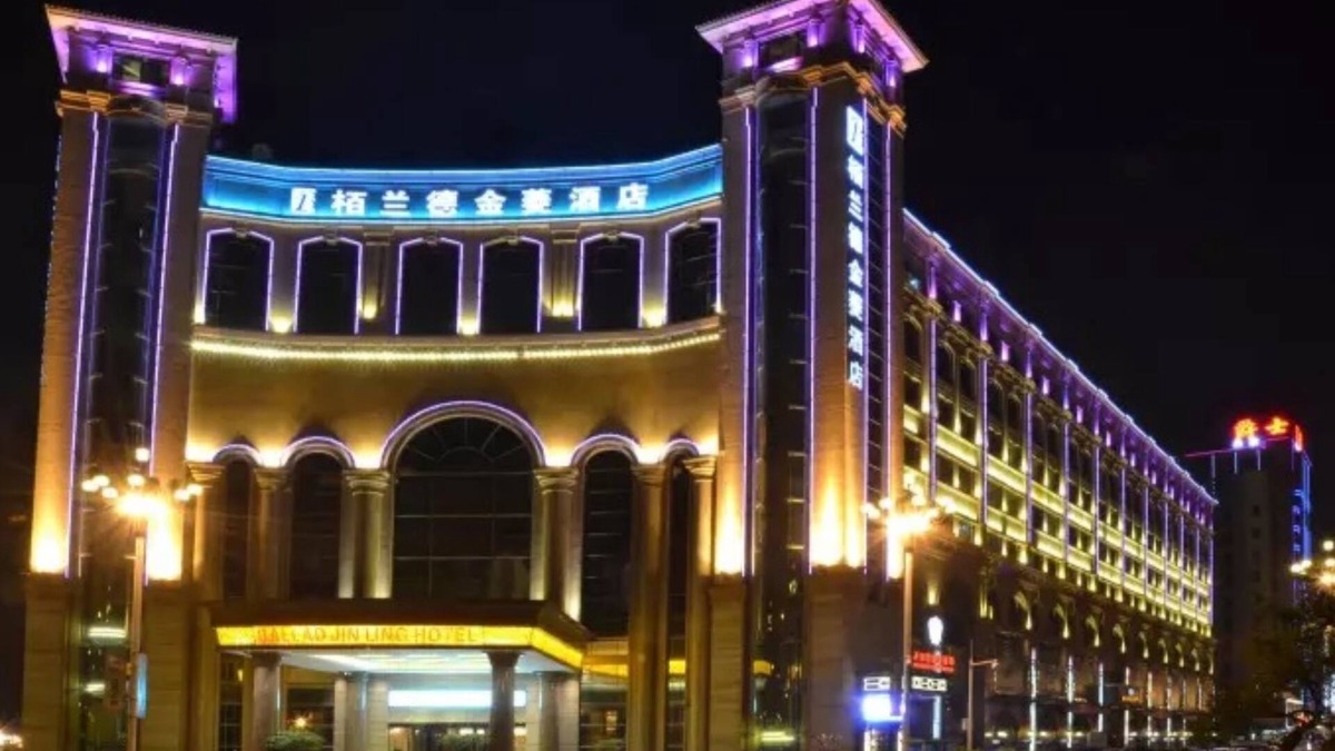 The Street of Phoenix Hotel | Ballad Jin Ling Hotel
