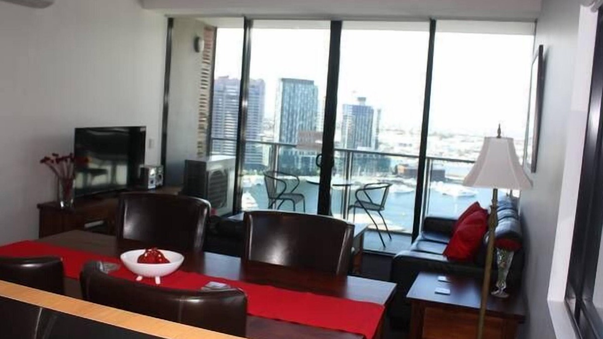 Docklands Apartment | Ballantrae Docklands Apartment 2BD 2BA free WiFi and under cover parking