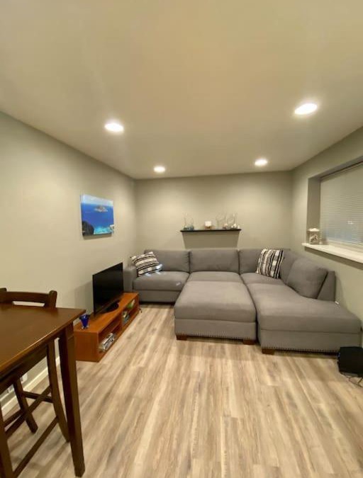West Woodland Apartment | Ballard 1 bedroom condo with in-unit laundry