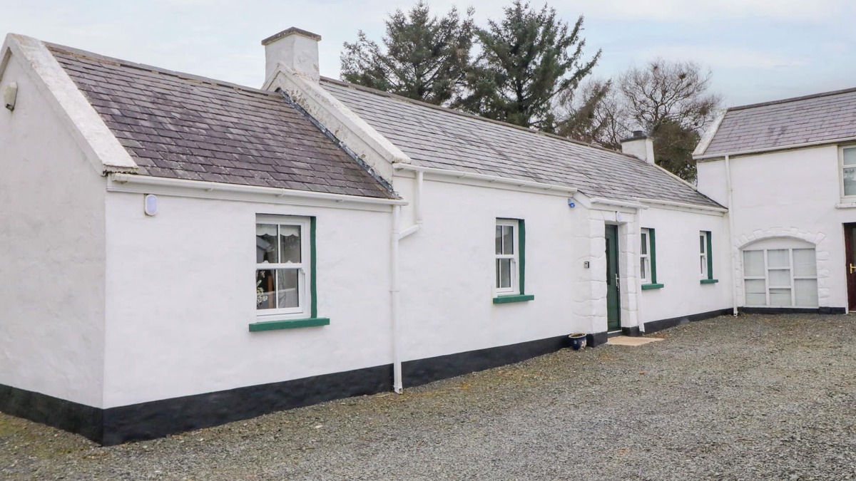 Newry Cottage | BALLARD COTTAGE, pet friendly in Newry, Northern Ireland