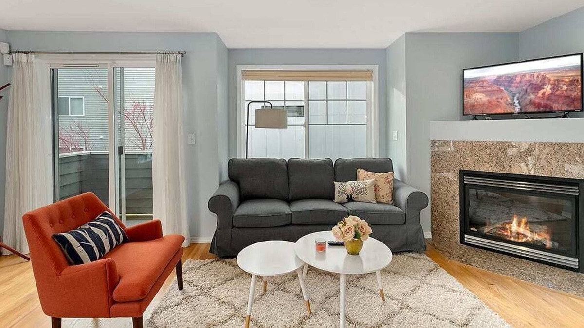 Old Ballard House | Ballard Retreat - Mins to the heart of Ballard!