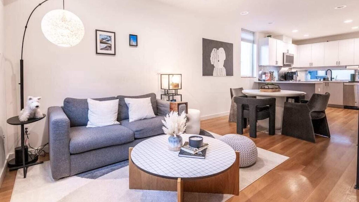 West Woodland House | Ballard's Pet-Friendly Mid Century Home + Rooftop Deck