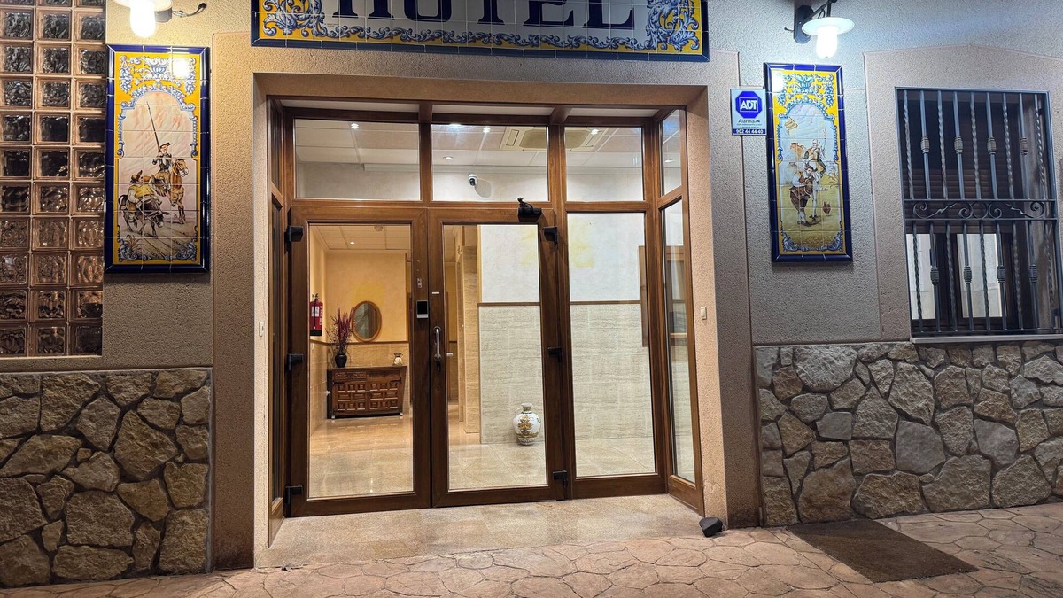 Barajas de Melo Hotel | Ballestar Hotel Bar & Grill