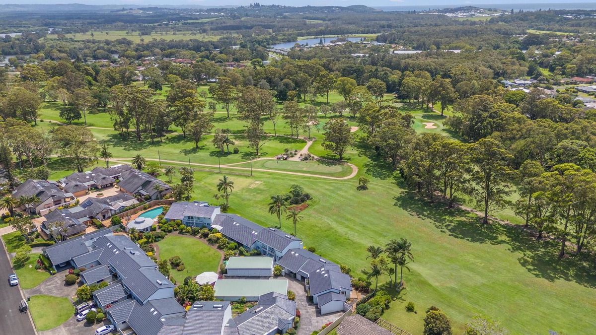 East Ballina Apartment | Ballina Golf Unit - Panoramic Views of Ballina Golf Course