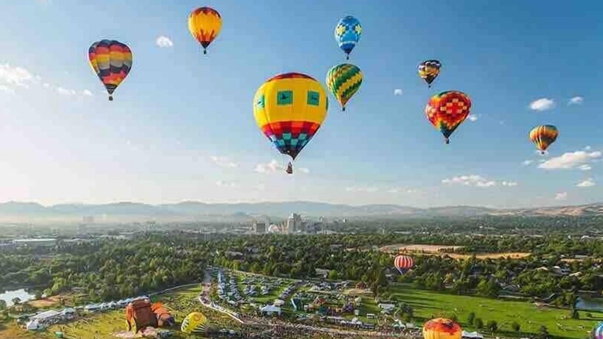 Northeast Reno House | Balloon Festival Terrace, M$ Views 4TVs, Sleeps 10