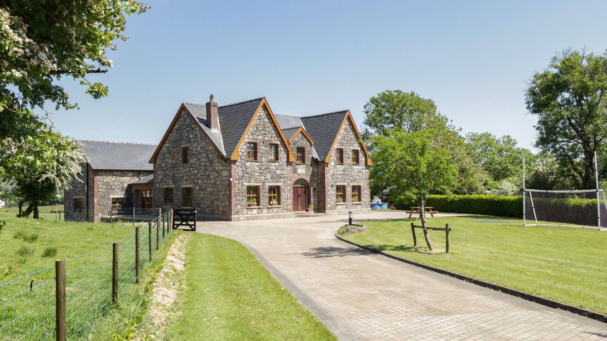 Manorhamilton Cottage | BALLYBOY VIEW, family friendly in Manorhamilton, County Leitrim