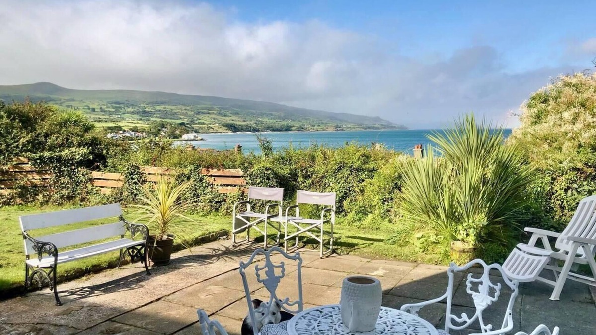 Ballygally Apartment | Ballygally Seaview and garden 1 bedroom hideaway