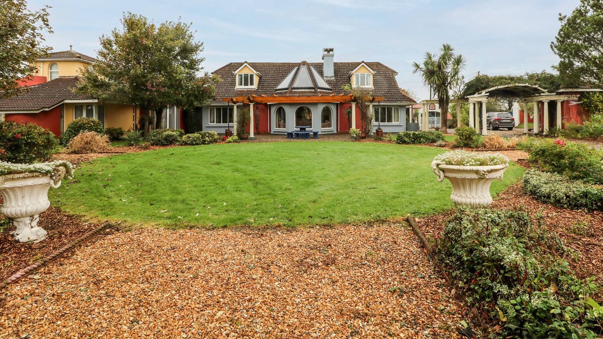 Rosslare Cottage | BALLYSHEEN HOUSE, pet friendly in Rosslare Harbour, County Wexford