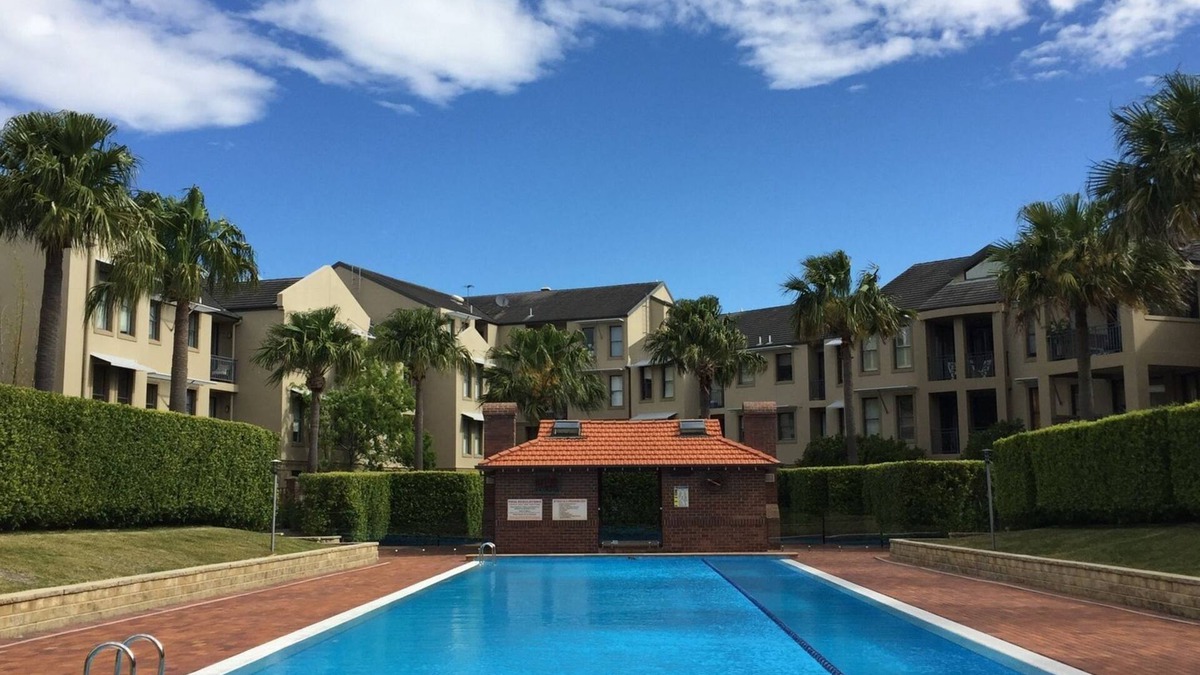 Balmain Apartment | Balmain Dockside 1 bus or ferry stop to CBD