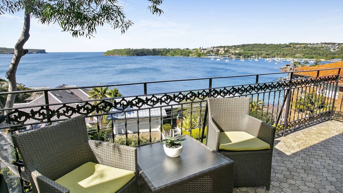 Mosman Apartment | Balmoral Dreaming - 50m walk to the beach, large 2 bedroom with balcony