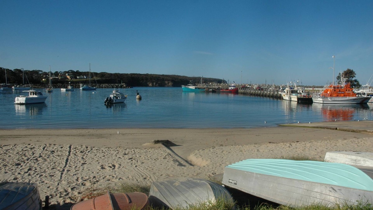 Burrill Lake House | Balmoral is a comfortable and spacious 2 bedroom cottage at Burrill Lake
