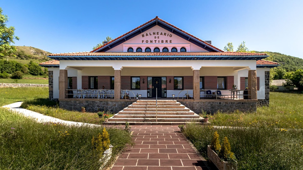 Fontibre Cottage | Balneario de Fontibre Rodeado de Finca Privada de 5.000 m2 con Jacuzzi y Terraza