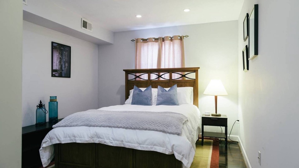 Downtown Baltimore House | Balt-Amore! Spacious 4 bedroom that sleeps 10 comfortably