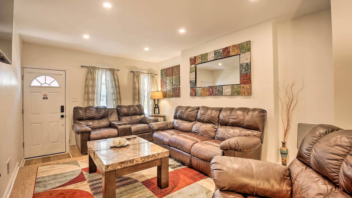Downtown Baltimore House | Baltimore Townhome Near Oriole Park w/A/C!