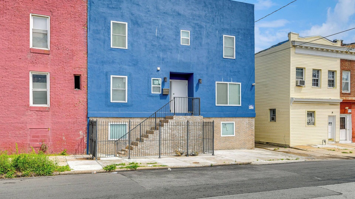 Mondawmin House | Baltimore Townhome w/Private Rooftop Patio!