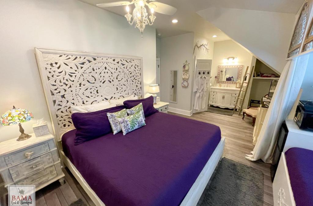 Tuscaloosa Hotel | Bama Bed and Breakfast - Wisteria Suite