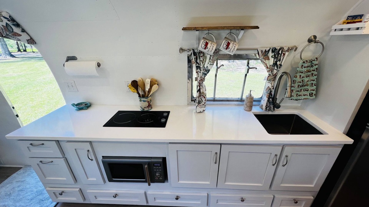 Oak Apartment | Bama Breeze the Airstream