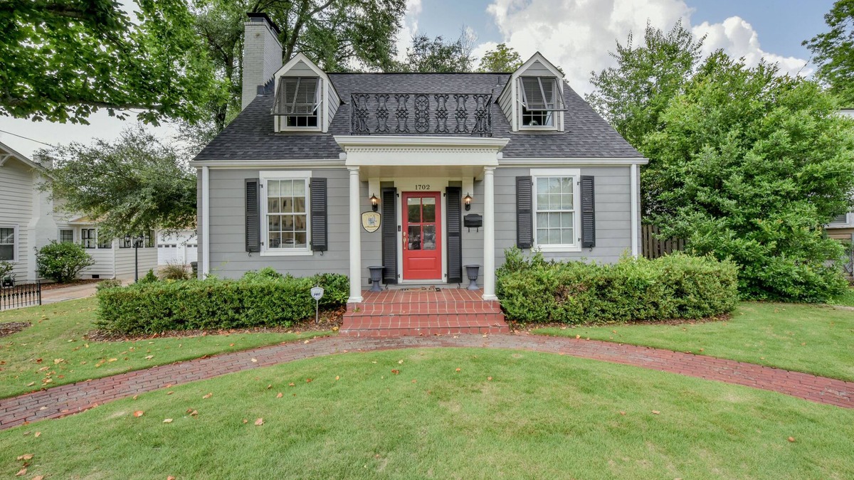 Druid City House | Bama Hideout- Book now for Football! Walk to the Stadium and Campus!