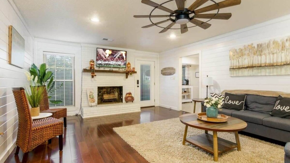 Northport House | Bama Ranch | 4 Miles to Stadium | Sleeps 8