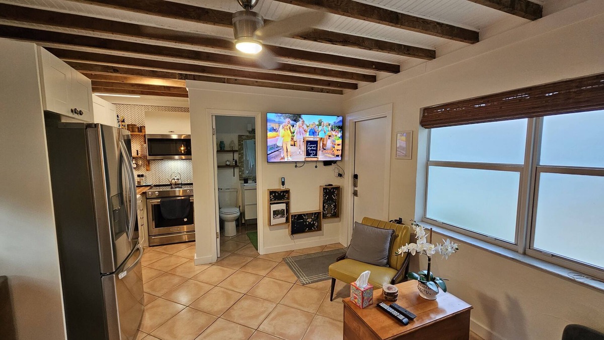 Shady Banks Cottage | Bamboo Cottage: Tropical Vibe Beach-style Cottage