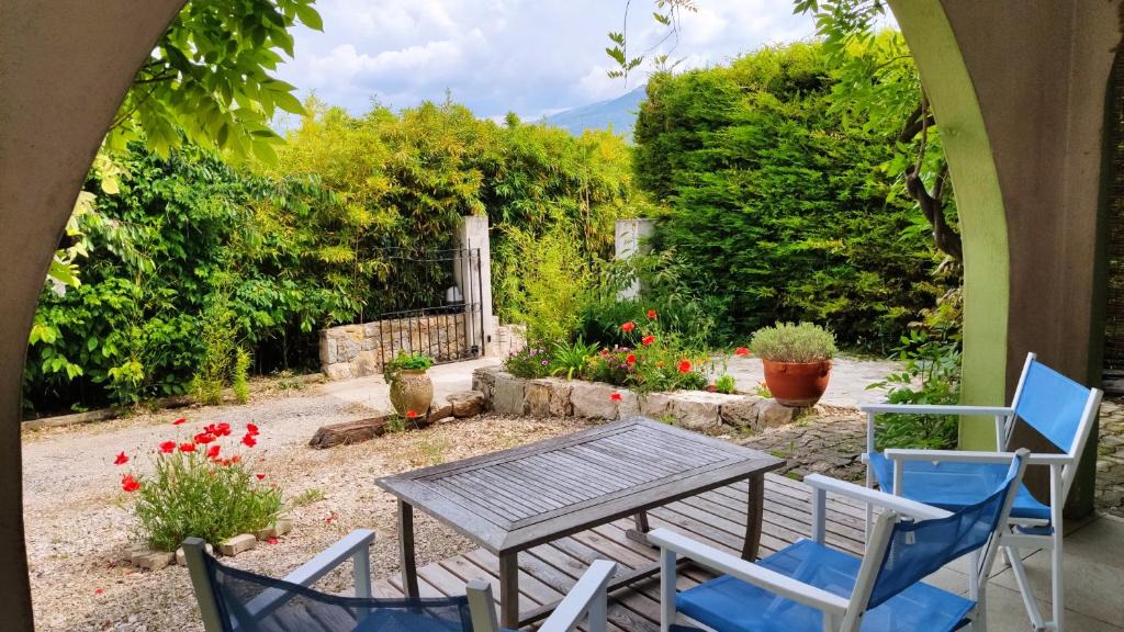 Chateauneuf-Grasse Apartment | Bambou entre Mer et Montagnes