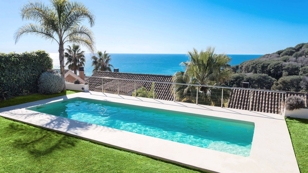 Arenys de Mar House | BANANA - Beautiful house in ARENYS DE MAR with private pool and garden, and a breathtaking view of the Mediterranean Sea!