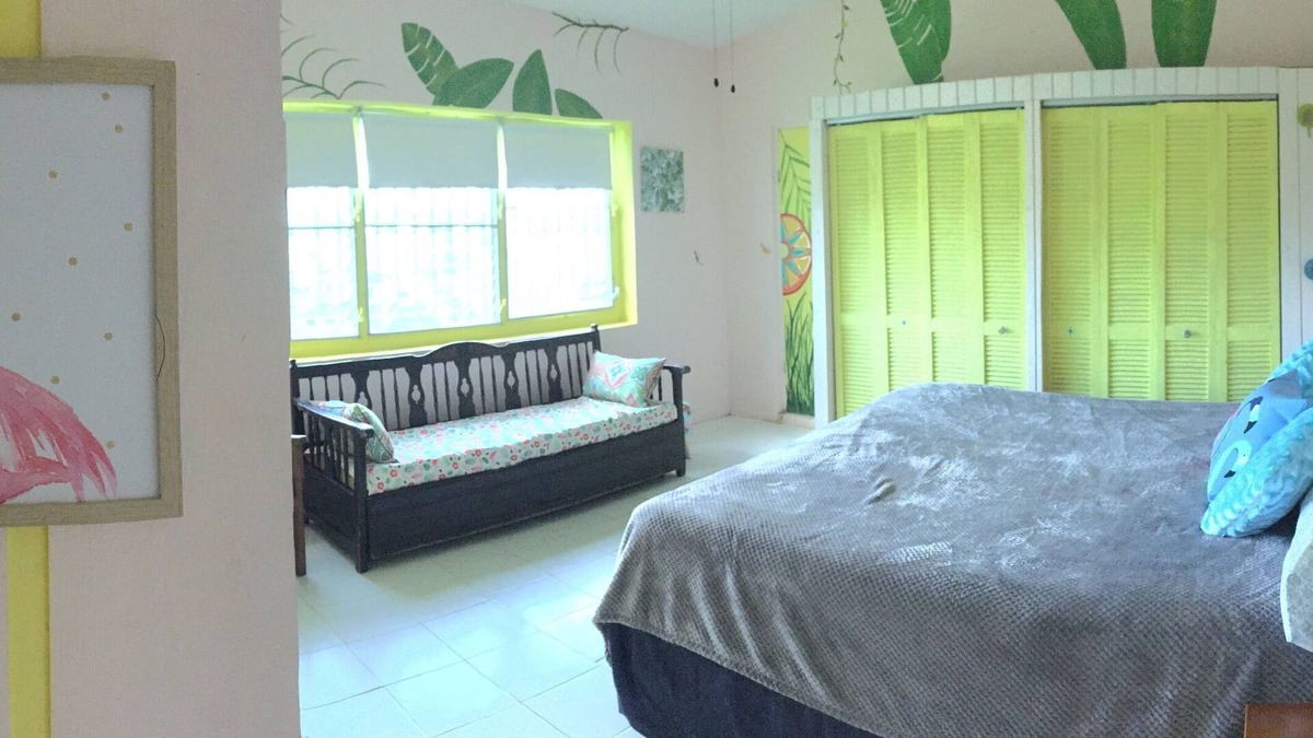 Guzman Abajo House | Banana room