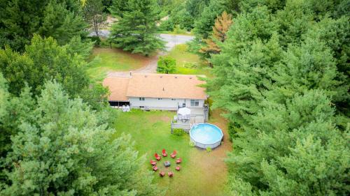 Hastings Highlands House | Bancroft Memories 5BR Family Retreat 2 Kitchens