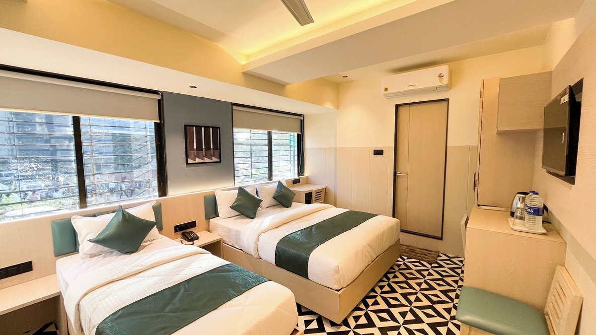 Bandra East Hotel | Bandra Stays