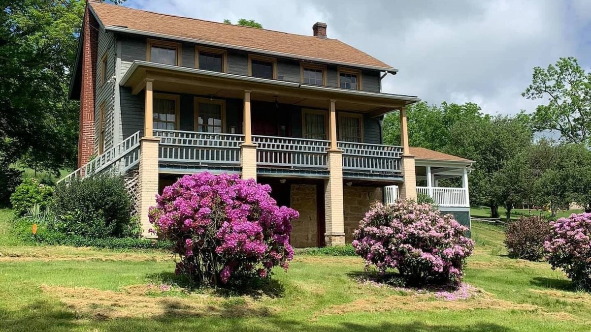 Donegal House | Baneberry Meadows Farmhouse