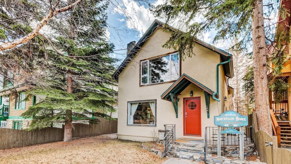 Banff House | Banff Mountain Home- The Real Rockies Experience