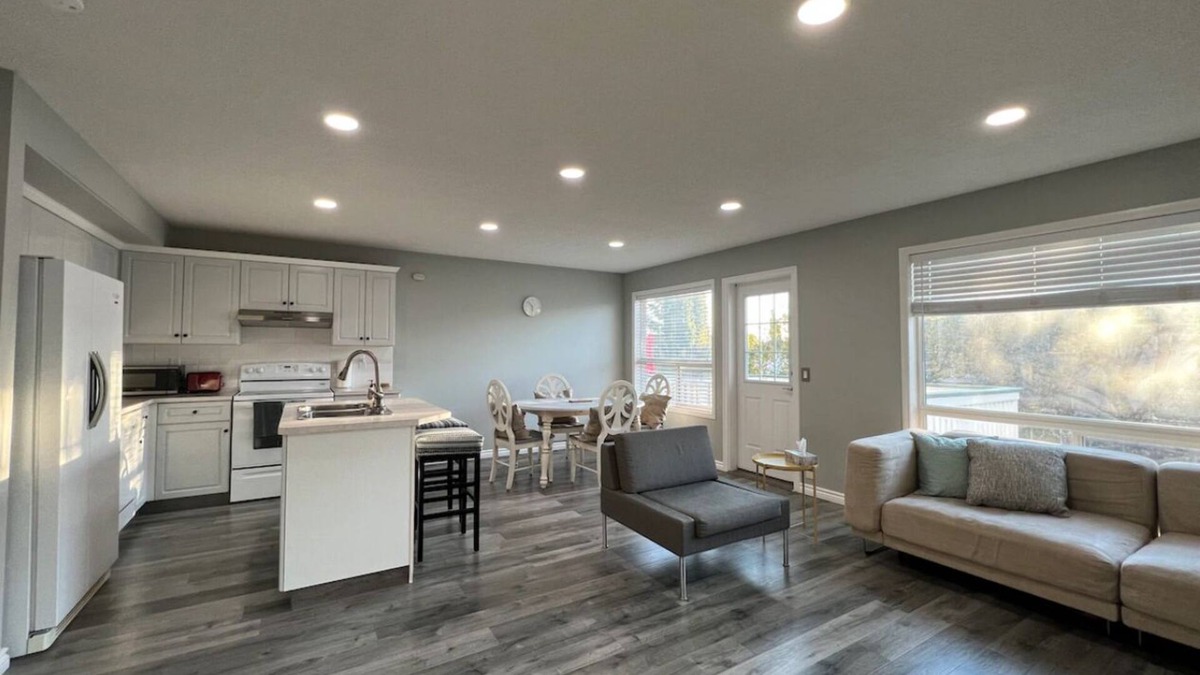 Royal Oak House | BanffPass*C-train*Shopping*UofC*DT*Family*7Bed