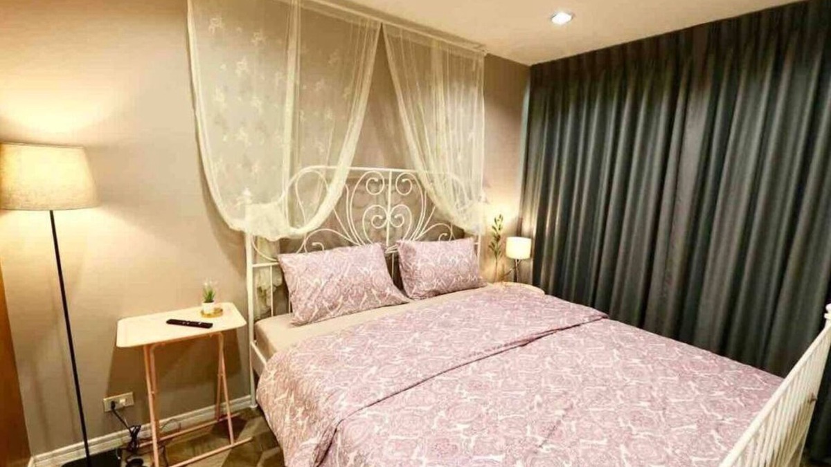 Phra Khanong Apartment | Bangkok City Home King size bed BTS, WiFi *Pick up