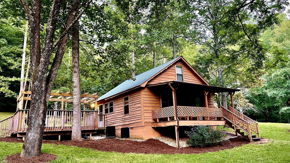 Moravian Falls Cabin | Banjo’s Cabin