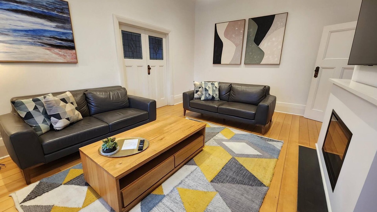 Semaphore House | Bank Manager's ResidencenRenovated 3 bedroom, 2 bathroom property in Semaphore