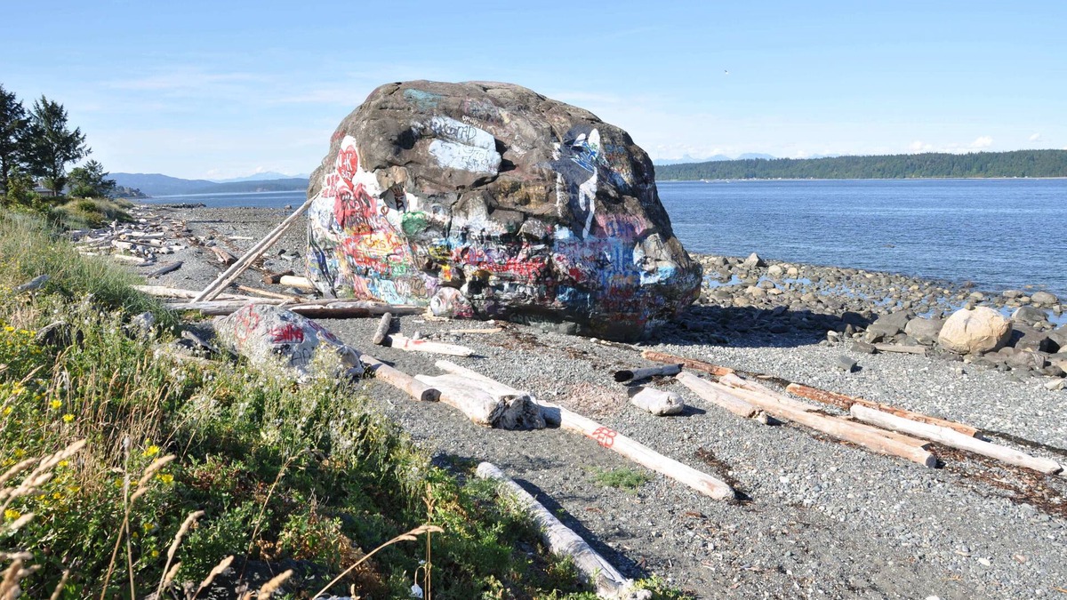 Campbell River Apartment | Bank on a View. Campbell River Vacation Rental with 3 Rooms (Pet Friendly).